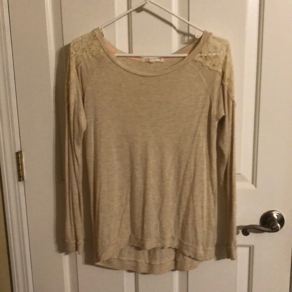 Cute shirt with lace shoulders. Medium. Cream